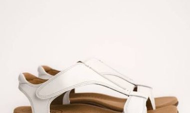 Taos Sandals vs Birkenstock: Which Brand Delivers Better Arch Support?